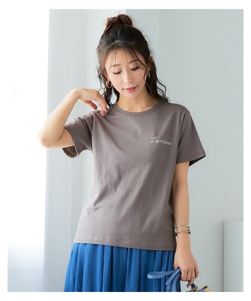 nissen（ニッセン）の「【接触冷感・UVカット】綿１００％ワンポイントTシャツ（Tシャツ/カットソー・レディース・チャコール/アイス杢/ベージュ/オフホワイト/ミント/チャコールグレー(胸筆記ロゴ)/ベージュ(胸筆記ロゴ)/モカ(胸筆記ロゴ)/オフホワイト(中心筆記ロゴ)/ベージュ(中心フレンチロゴ)/チャコールグレー(胸大人ロゴ)・S/M/L/LL/3L/4L/5L/6L/8L/10L）」の7枚目の写真