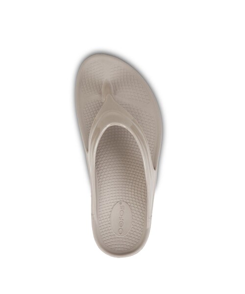 ADAM ET ROPE'（アダムエロペ）の「【OOFOS（ウーフォス）】Oomega（サンダル・レディース・ブラック/ベージュ・23/24/25）」の15枚目の写真