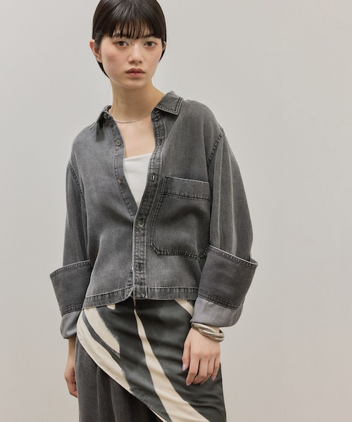 ADAM ET ROPE'(アダムエロペ)の「ライトデニムシャツ(シャツ/ブラウス・レディース・ブラック/ブルー系/サックス・F)」の11枚目の写真