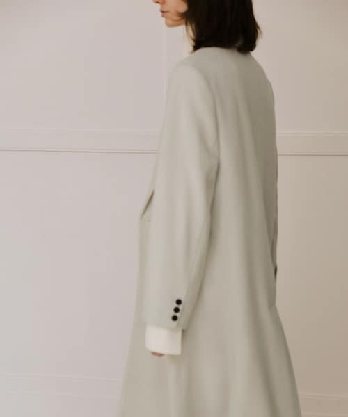 ADAM ET ROPE'（アダムエロペ）の「【EMOELLE】ピークドラペルダブルコート（チェスターコート・レディース・ブラック/ベージュ系・36/38）」の8枚目の写真