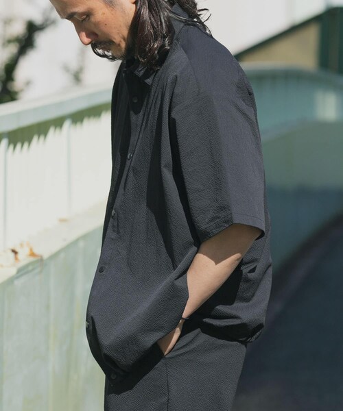 ITEMS URBANRESEARCH（アイテムズ アーバンリサーチ）の「『接触冷感/イージーケア/吸水速乾/撥水/防汚』高機能シアサッカー サイドストレージシャツ(楽着シリーズ)（シャツ/ブラウス・メンズ・BLACK/BEIGE/L.BLUE・M/L）」の8枚目の写真