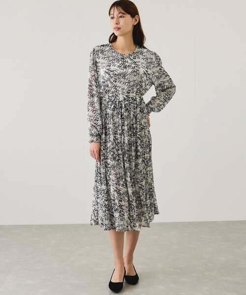 Jayro(ジャイロ)の「ペイント柄シフォンワンピース(ワンピース・レディース・ブラック系/ホワイト系・F)」の11枚目の写真