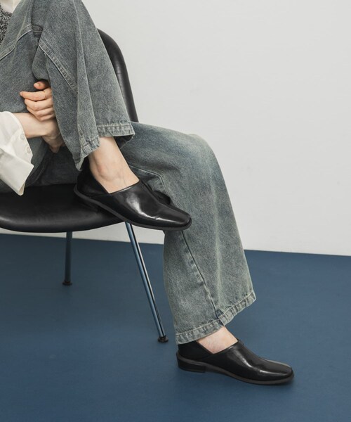 KBF（ケイビーエフ）の「センターステッチスクエアトゥスライドシューズ（その他シューズ・レディース・BLACK/CHARCOAL・36/37/38）」の4枚目の写真