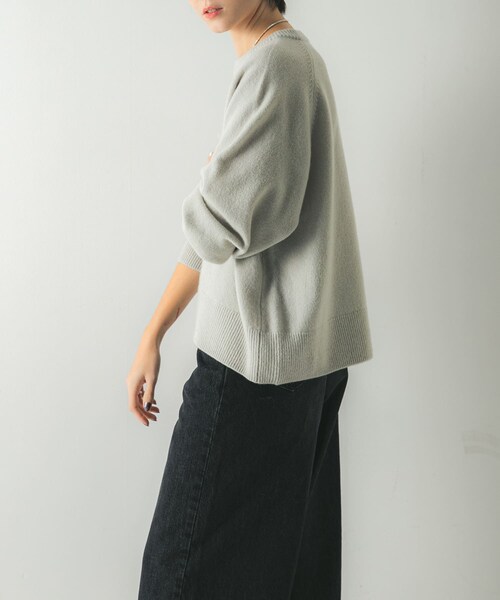 URBAN RESEARCH（アーバンリサーチ）の「カシミヤ強縮クルーネックニット（ニット/セーター・レディース・BEIGE/LIGHT GRAY/TOP GRAY/RED・FREE）」の9枚目の写真