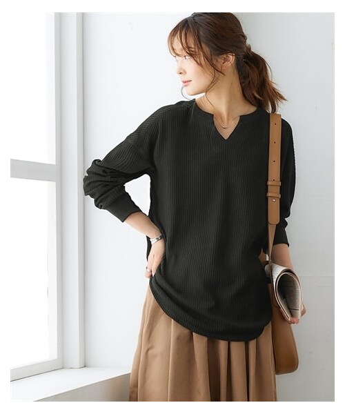 nissen（ニッセン）の「ワッフル素材キーネックトップス（UVカット）＜大きいサイズ有＞（Tシャツ/カットソー・レディース・ブラウン/ミルクベージュ/ネイビー/黒/グレープ/チャコール杢/杢チャコールグレー/サックス/コーラルピンク・S/M/L/LL/3L/4L/5L/6L/8L/10L）」の12枚目の写真