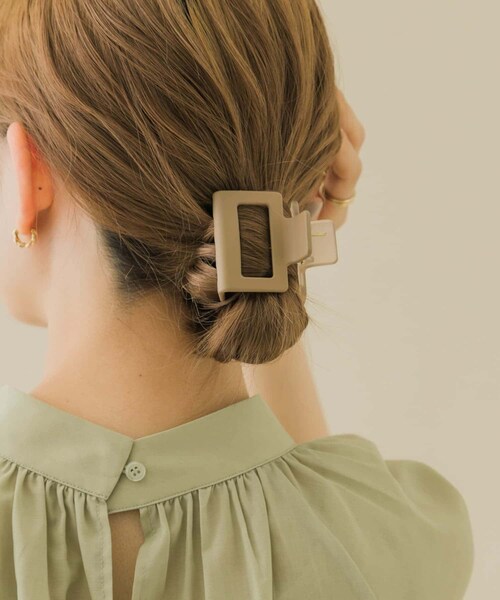 SMELLY（スメリー）の「スクエアマットカラーバンス（バレッタ/ヘアクリップ・レディース・BEG/BLU・-）」の9枚目の写真