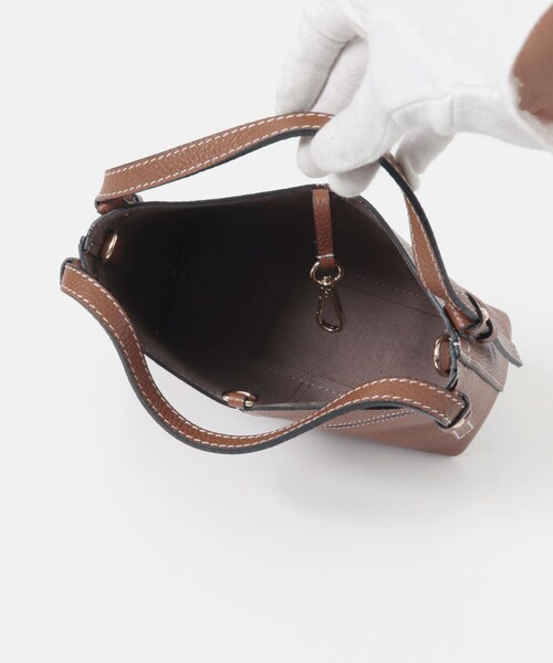 URBAN RESEARCH ROSSO（アーバンリサーチロッソ）の「AULENTTI　フロント Vライン バッグ（ハンドバッグ・レディース・CUOIO/CAPPUCINO・Free）」の16枚目の写真