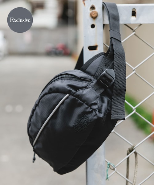 URBAN RESEARCH DOORS(アーバンリサーチドアーズ)の「『別注』Marmot×DOORS BODY BAG(ボディバッグ/ウエストポーチ・メンズ・BLACK/GRAY/NAVY・One)」の1枚目の写真