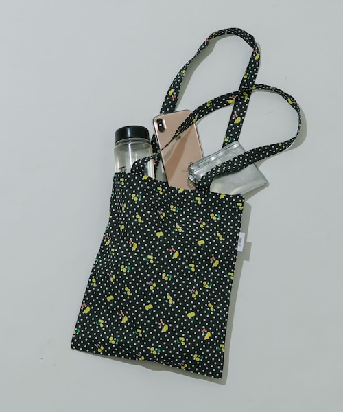 SMELLY（スメリー）の「プリントトートバッグS（トートバッグ・レディース・CHERRY/STRIPE/CHECK/DOT/FLOWER/EMBROIDERY・S）」の2枚目の写真