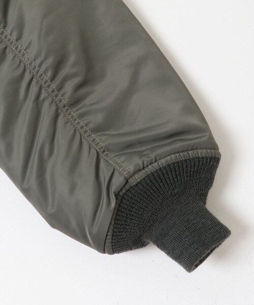 URBAN RESEARCH DOORS(アーバンリサーチドアーズ)の「marka MA-1(ミリタリージャケット・メンズ・SAGE GREEN/BLACK・2/3)」の15枚目の写真