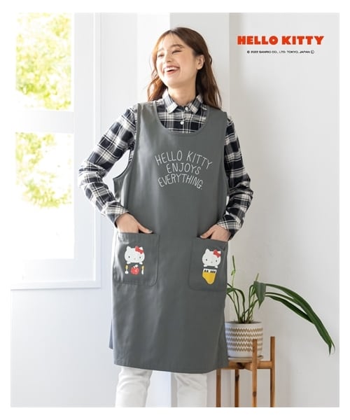 nissen（ニッセン）の「＜大きいサイズ＞ ジャンスカみたいにすっぽり着られるキャラクターエプロン（エプロン・メンズ・ベージュ系(ポムポムプリン)/ネイビー系(ハローキティ)/チャコールグレー系(ハローキティ)/ミントグリーン(ポチャコ)/ピンク×チャコールグレー(マイメロディ)/パープル×チェック(クロミ)/ピンク系チェック(キティ)/クリームイエロー(ポムポムプリン)/ネイビー(シナモロール)/黒系ストライプ(リトルツインスターズ)/赤系ストライプ(ペコ)/オフホワイト×ミントグリーン(ペコ)/オフ×ネイビー系チェック(ドラミ)/ネイビー(ドラえもん)/ミントグリーン(ハローキティ)/ネイビー×赤系ストライプ(ハローキティ)/ラベンダー系(クロミ)/ネイビー(ポチャッコ)・L~LL相当/3L~4L相当/5L~6L相当/8L相当/10L相当）」の4枚目の写真