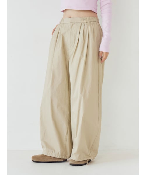 Ungrid（アングリッド）の「バレルレッグタックパンツ（その他パンツ・レディース・ブラック/ピンク/ベージュ・F）」の4枚目の写真