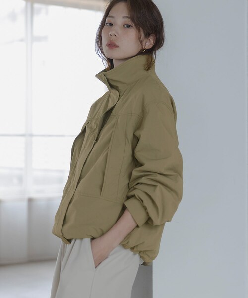 URBAN RESEARCH Sonny Label（アーバンリサーチサニーレーベル）の「撥水スタンドカラーナイロンブルゾン（テーラードジャケット・レディース・ブラック/エクリュ/カーキベージュ・Free）」の13枚目の写真