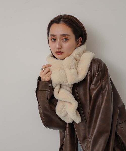 SENSE OF PLACE by URBAN RESEARCH(センスオブプレイスバイアーバンリサーチ)の「ウェーブティペット(マフラー・レディース・IVORY/CHARCOAL/BROWN・one)」の5枚目の写真