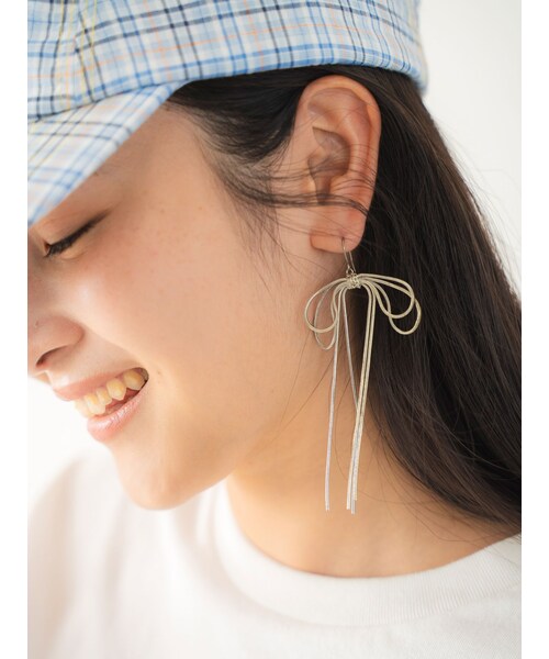 Ungrid（アングリッド）の「リボンモチーフチェーンピアス（ピアス（両耳用）・レディース・シルバー/ゴールド・F）」の3枚目の写真