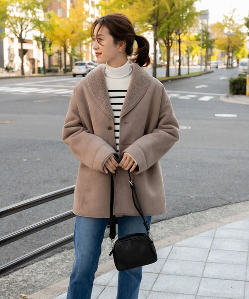 URBAN RESEARCH DOORS（アーバンリサーチドアーズ）の「フェイクムートンミドルコート（ムートンコート・レディース・GREGE/BEIGE・M）」の8枚目の写真