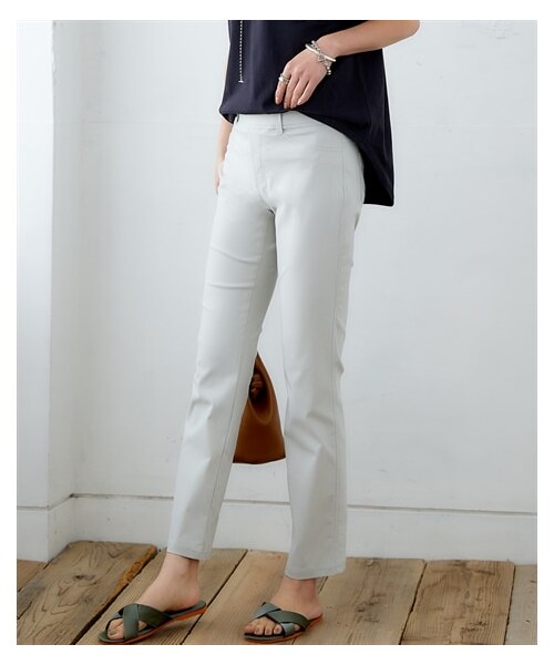 nissen（ニッセン）の「【接触冷感】ひんやりレギンススキニーパンツ（９分丈）（パンツ・レディース・黒/ライトベージュ/アイスグレー/杢サックス/杢ネイビー/ヒッコリーストライプ/シトラスイエロー/ベージュ/サックスブルー/カーキ/ダスティーミント/ネイビー/ラベンダー/シルバーグレー/ギンガムチェック/グレンチェック/コードレーン・S/M/L/LL）」の4枚目の写真