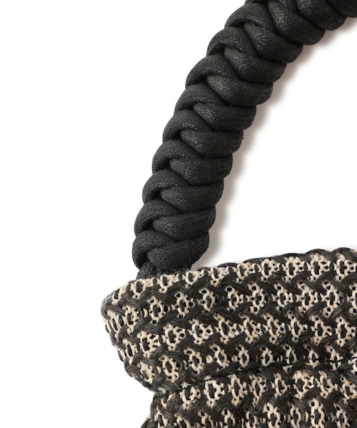 ADAM ET ROPE'（アダムエロペ）の「ブレイドハンドル巾着バッグ（ショルダーバッグ・レディース・ブラック/ホワイト・F）」の10枚目の写真