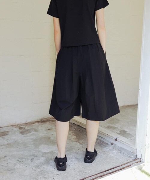 URBAN RESEARCH(アーバンリサーチ)の「『撥水/吸水速乾/UVカット』『別注』THOUSAND MILE×URBAN RESEARCH MID LENGTH TUCK PANTS(その他パンツ・レディース・BLACK・Free)」の7枚目の写真