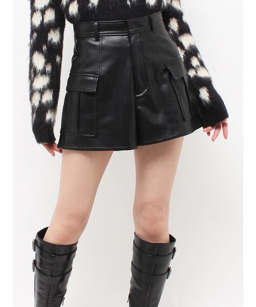 MURUA（ムルーア）の「カーゴポケットフェイクレザーショートパンツ（その他パンツ・レディース・アイボリー/ブラック/ブラウン・1/2）」の4枚目の写真