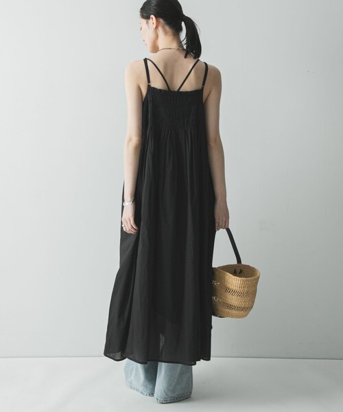 URBAN RESEARCH(アーバンリサーチ)の「コットンギャザーキャミワンピース(ワンピース・レディース・BLACK/BROWN/RED・Free)」の6枚目の写真
