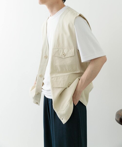 ITEMS URBANRESEARCH（アイテムズ アーバンリサーチ）の「マルチポケットVネックベスト（ベスト・メンズ・BLK/IVO/BEG・M/L）」の11枚目の写真