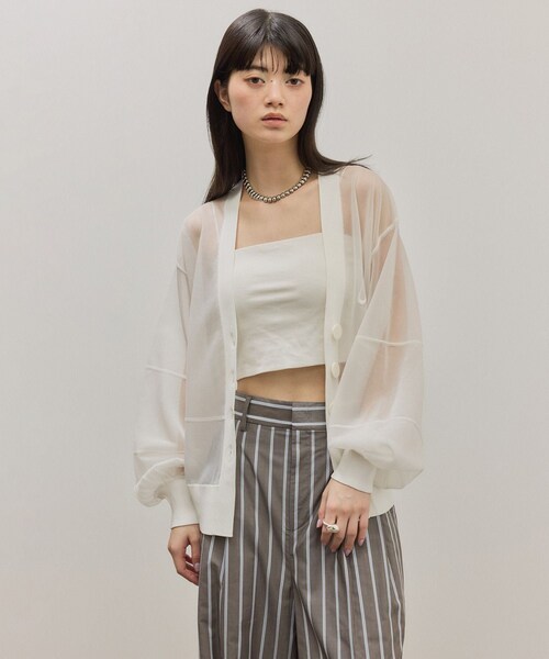 ADAM ET ROPE'(アダムエロペ)の「【サステナブル】シアーロゴカーディガン(カーディガン/ボレロ・レディース・ブラック/ホワイト/ブルー系・F)」の12枚目の写真