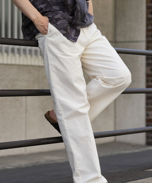 ITEMS URBANRESEARCH(アイテムズ アーバンリサーチ)の「リネンレーヨン ウエストイージー トラウザー(その他パンツ・メンズ・OFF WHITE/BLACK/MOCHA/D.BLUE・M/L)」の6枚目の写真