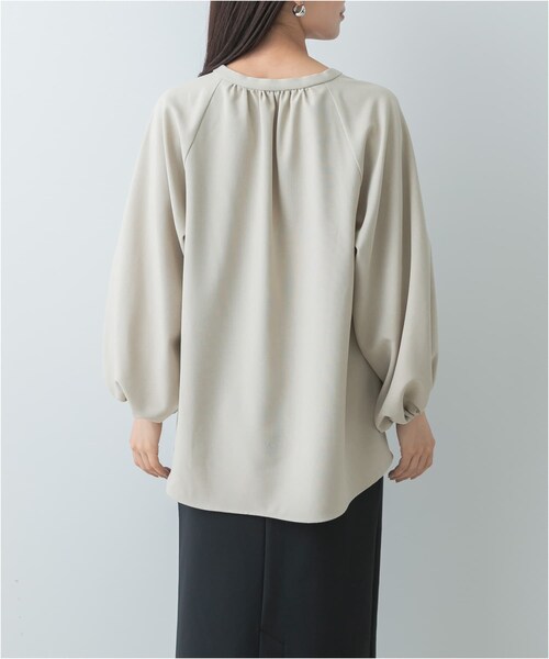 URBAN RESEARCH ROSSO（アーバンリサーチロッソ）の「F by ROSSO　イージーケアバルーンスリーブブラウス（シャツ/ブラウス・レディース・SAND BEIGE/GRAY/NAVY・FREE）」の14枚目の写真