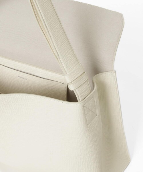 URBAN RESEARCH(アーバンリサーチ)の「STUDIO NICHOLSON THE FOLDED SHOULDER BAG(ショルダーバッグ・メンズ・PARCHMENT/COCOA/BLACK・one)」の6枚目の写真