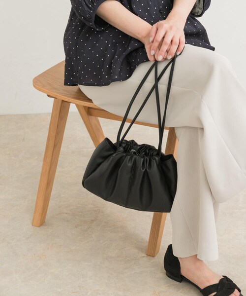 URBAN RESEARCH DOORS（アーバンリサーチドアーズ）の「2WAY巾着ショルダーバッグ（ショルダーバッグ・レディース・BLACK/IVORY/L.BLUE・one）」の4枚目の写真