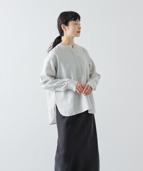 かぐれ（カグレ）の「リネンヘンリーワイドシャツ（シャツ/ブラウス・レディース・OFF/LIGHT GRAY/NAVY・Free）」の2枚目の写真