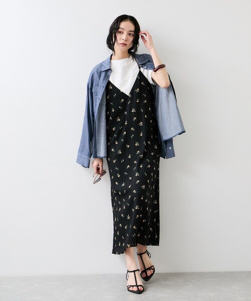 VIS(ビス)の「フラワープリントキャミワンピース(ワンピース・レディース・ブラック系/キナリ系・F)」の9枚目の写真