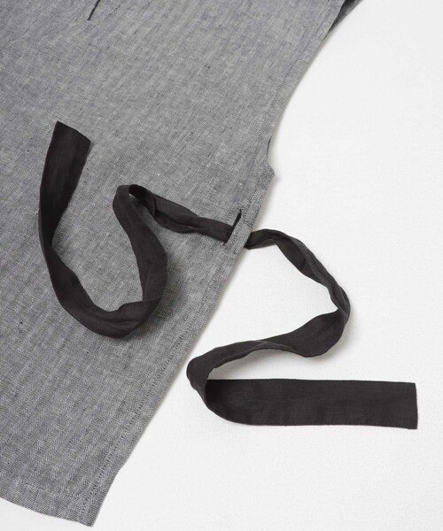 URBAN RESEARCH DOORS（アーバンリサーチドアーズ）の「ヘリンボーンリネンサイドリボンベスト（ベスト・レディース・CHARCOAL・Free）」の20枚目の写真