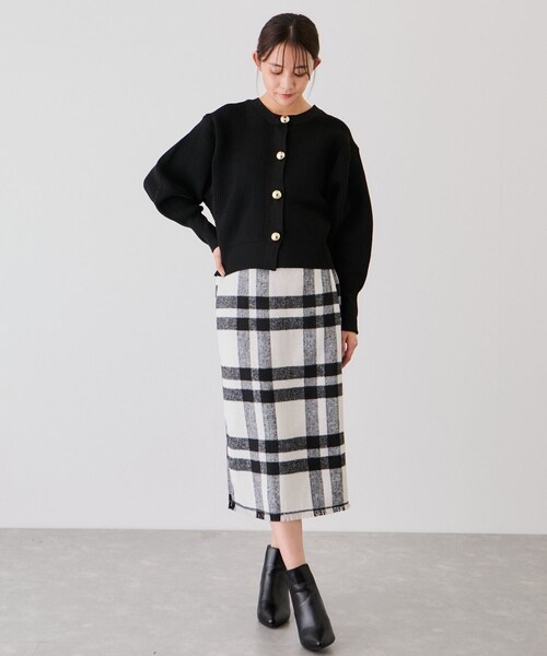 Jayro(ジャイロ)の「ビッグ釦柄切替バルーンカーディガン(カーディガン/ボレロ・レディース・ブラック/オフホワイト/オレンジ・F)」の10枚目の写真