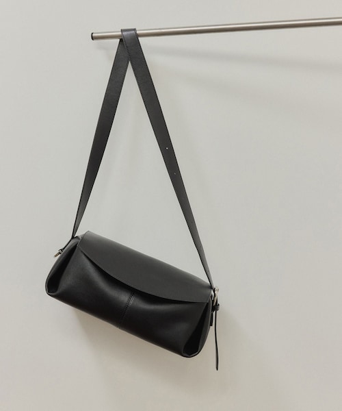 ADAM ET ROPE'（アダムエロペ）の「【サステナブル】フラップショルダーバッグ（ショルダーバッグ・レディース・ブラック/ブラウン・F）」の6枚目の写真