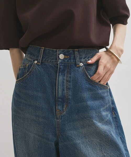 ADAM ET ROPE'（アダムエロペ）の「【サステナブル】バックタックワイドデニム（デニムパンツ・レディース・ブルー/サックス・36/38）」の15枚目の写真