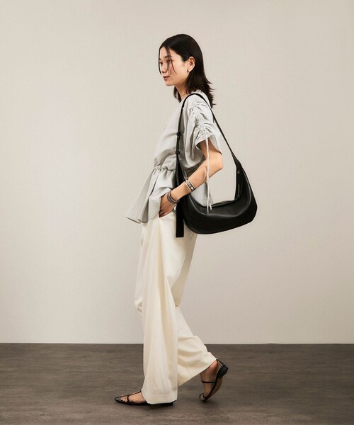 ADAM ET ROPE'（アダムエロペ）の「【WEB限定】スプリットレザームーンショルダー（ショルダーバッグ・レディース・ブラック/オフホワイト/ダークブラウン・F）」の11枚目の写真