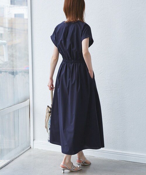 ROPE' PICNIC（ロペピクニック）の「【UVカット・接触冷感・イージーケア】スキッパーシャツワンピース（シャツワンピース・レディース・ベージュ/ネイビー/サックス・36/38）」の18枚目の写真