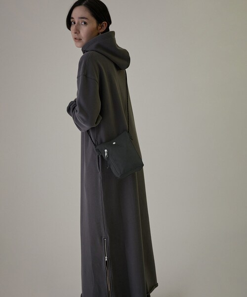 ADAM ET ROPE'（アダムエロペ）の「【WEB限定】[ショルダーバッグ付き・ユニセックスで使える・軽量・A4対応・大容量]バッグパック 3（バックパック/リュック・レディース・ブラック/グレー/グレー系/ダークブラウン/ネイビー・F）」の11枚目の写真