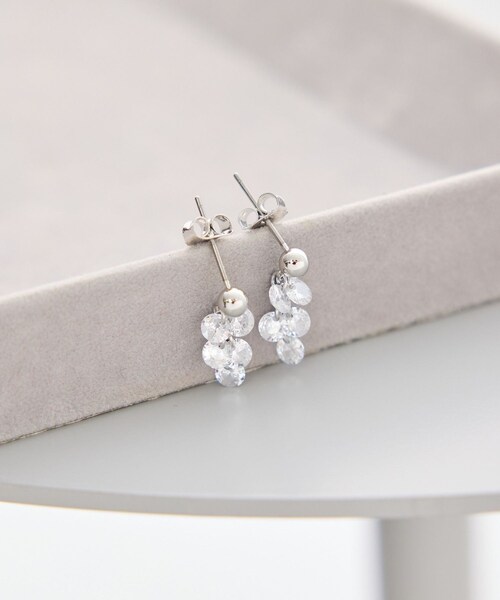 ROPE' PICNIC(ロペピクニック)の「スイングビジューピアス(ピアス(両耳用)・レディース・ゴールド/シルバー・F)」の1枚目の写真
