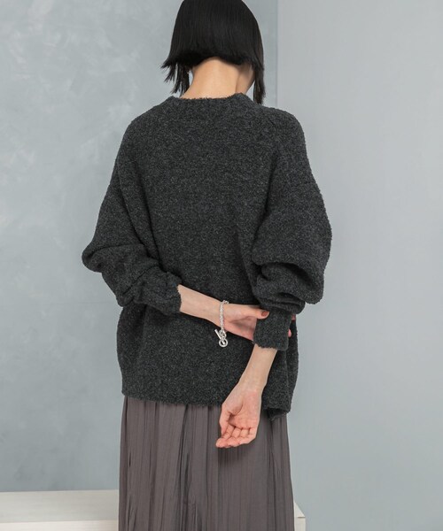 URBAN RESEARCH ROSSO（アーバンリサーチロッソ）の「『WEB限定』Vネックカーブスリーブニット（ニット/セーター・レディース・CORAL/CHARCOAL/MOCHA・Free）」の6枚目の写真