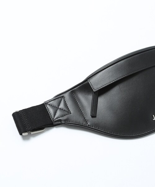 ADAM ET ROPE'（アダムエロペ）の「MENS【JACQUEMUS】LA BANANE MEUNIER（ボディバッグ/ウエストポーチ・メンズ・ブラック・F）」の4枚目の写真