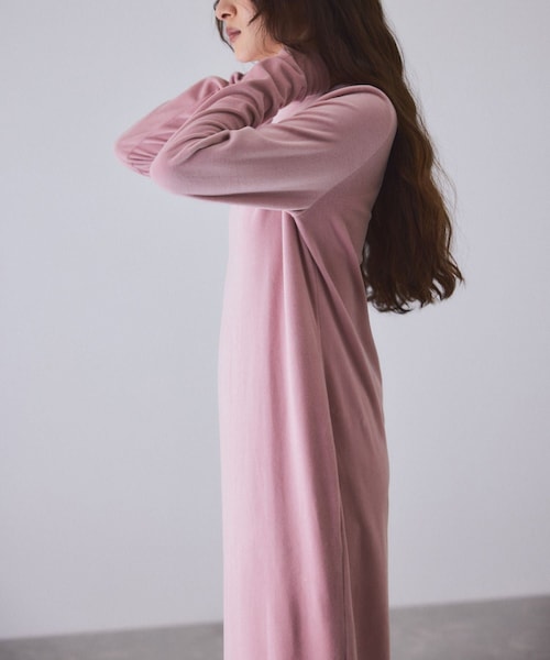 ADAM ET ROPE'（アダムエロペ）の「ベロア BOTANICAL DYED DRESS（ワンピース・レディース・オリーブ/ネイビー/ピンク・1/2）」の22枚目の写真