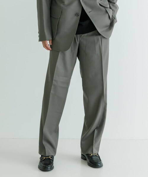 URBAN RESEARCH（アーバンリサーチ）の「MARKAWARE　ONE TUCK TAPERED TROUSERS（その他パンツ・メンズ・GRAIGE/CE.GRAY・2/3）」の7枚目の写真