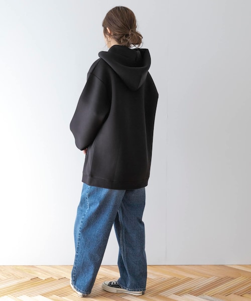 ITEMS URBANRESEARCH（アイテムズ アーバンリサーチ）の「ダンボールニットBIGパーカー（パーカー・レディース・LIGHT BLUE/WHITE/BLACK・one）」の17枚目の写真