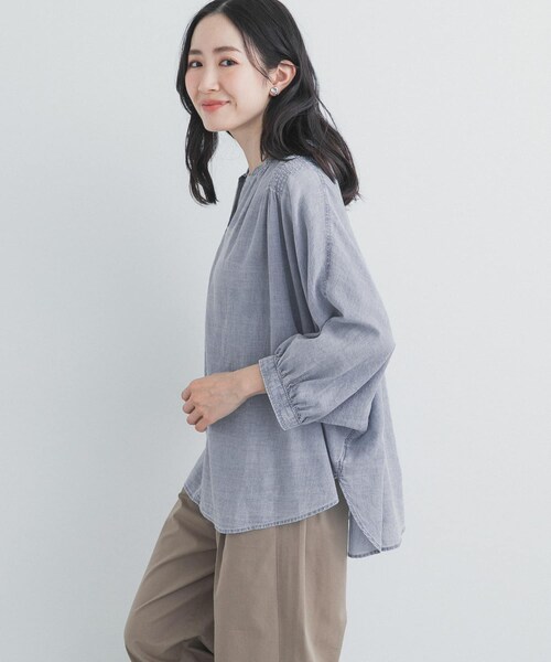 URBAN RESEARCH DOORS(アーバンリサーチドアーズ)の「シアーデニムピンタックドルマンブラウス(シャツ/ブラウス・レディース・INDIGO/L.INDIGO・Free)」の8枚目の写真