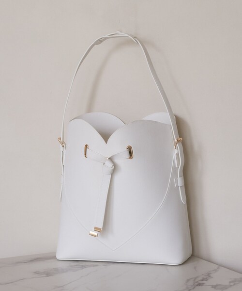 VIS（ビス）の「【A4収納】ハートカットバッグ(ラージサイズ)/追加（ショルダーバッグ・レディース・ブラック/キナリ/ピンク・F）」の5枚目の写真