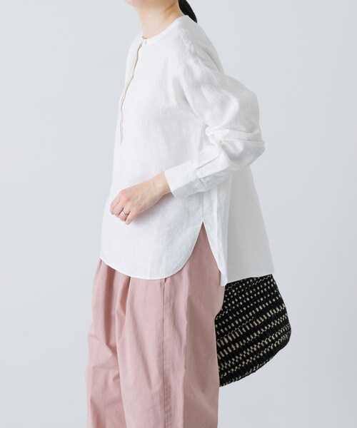 かぐれ（カグレ）の「リネンヘンリーワイドシャツ（シャツ/ブラウス・レディース・OFF/LIGHT GRAY/NAVY・Free）」の6枚目の写真