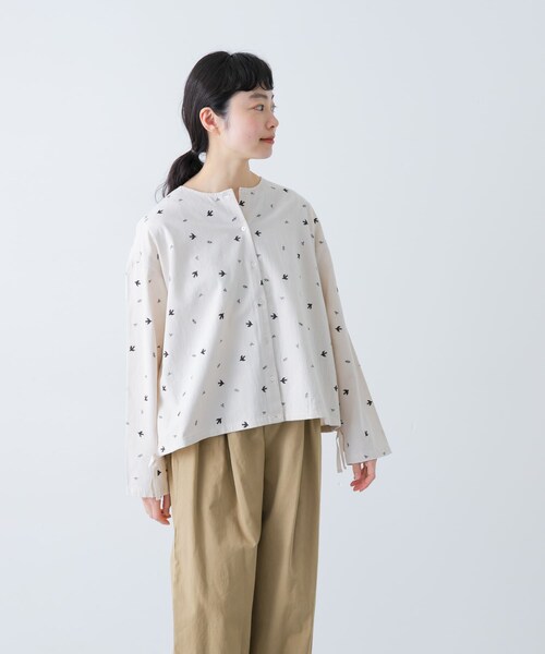 かぐれ（カグレ）の「ツバメ刺繍ブラウス（シャツ/ブラウス・レディース・IVORY/BLACK・Free）」の10枚目の写真